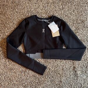 On Cloud Black Train Long Sleeve Crop Top